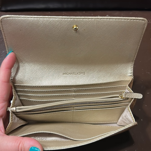 Michael Kors wallet - Picture 6 of 9